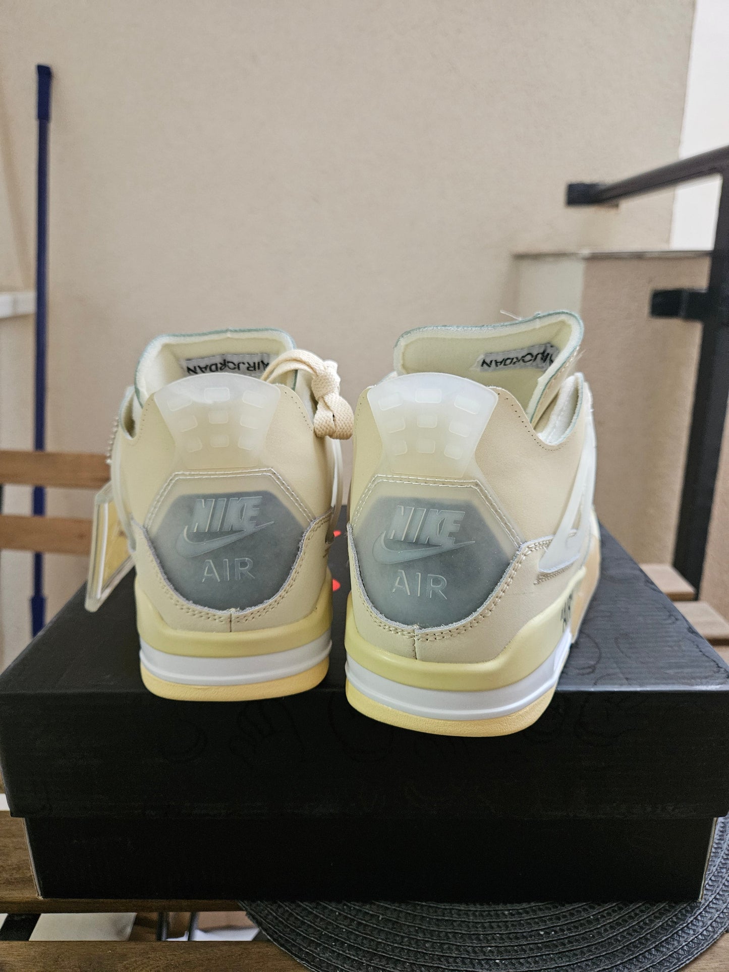 NIKE PATIKE JORDAN 4 Retro OFF WHITE