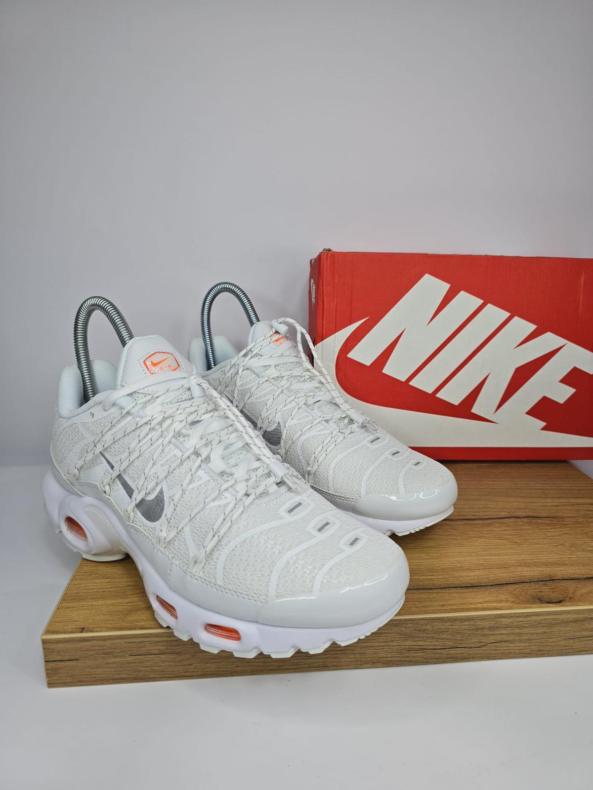 NIKE PATIKE TN Utility White Orange
