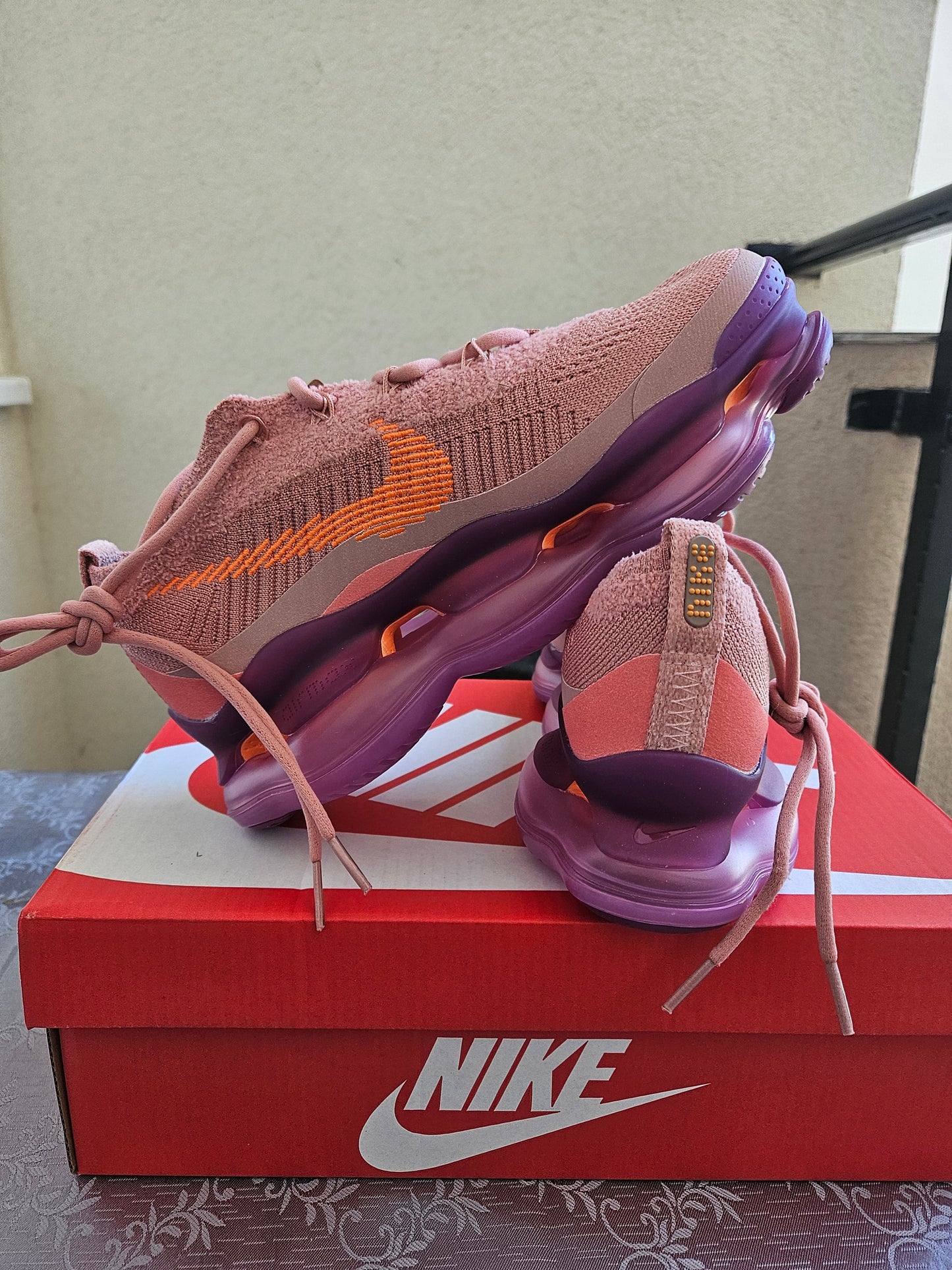 NIKE PATIKE SCORPION Stardust Red