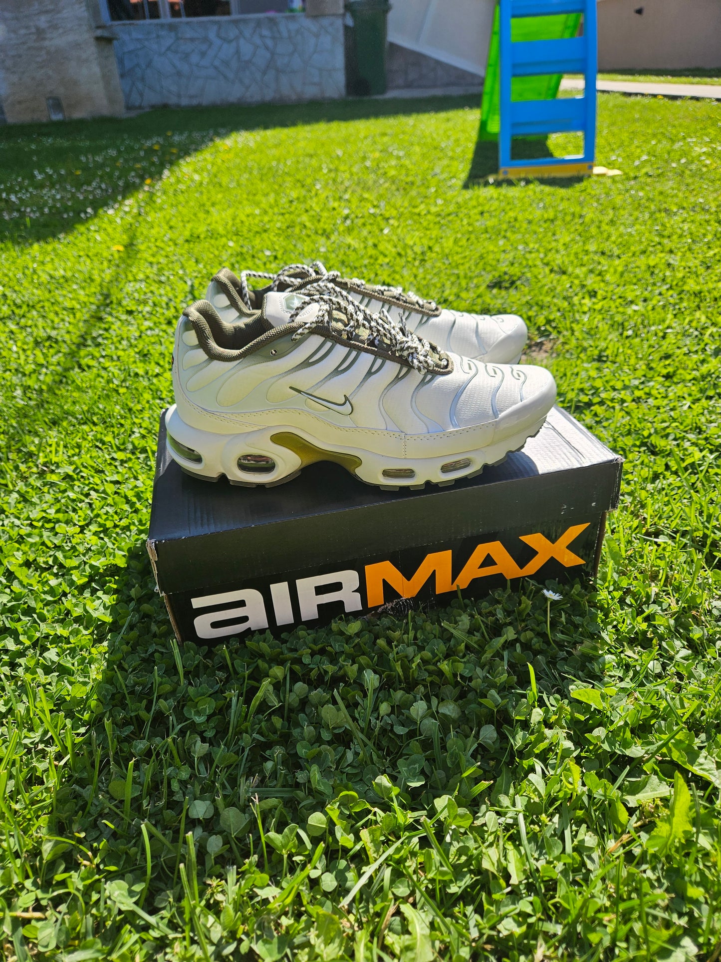 NIKE PATIKE TN Olive White