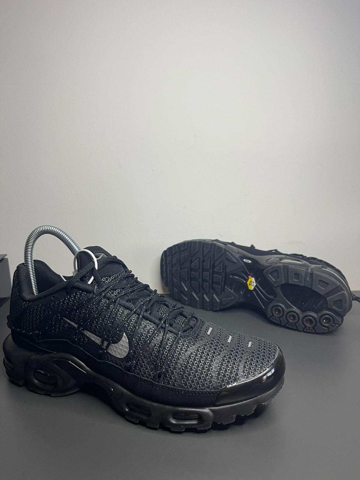 NIKE PATIKE TN Utility Toogle