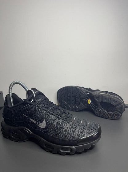 NIKE PATIKE TN Utility Toogle
