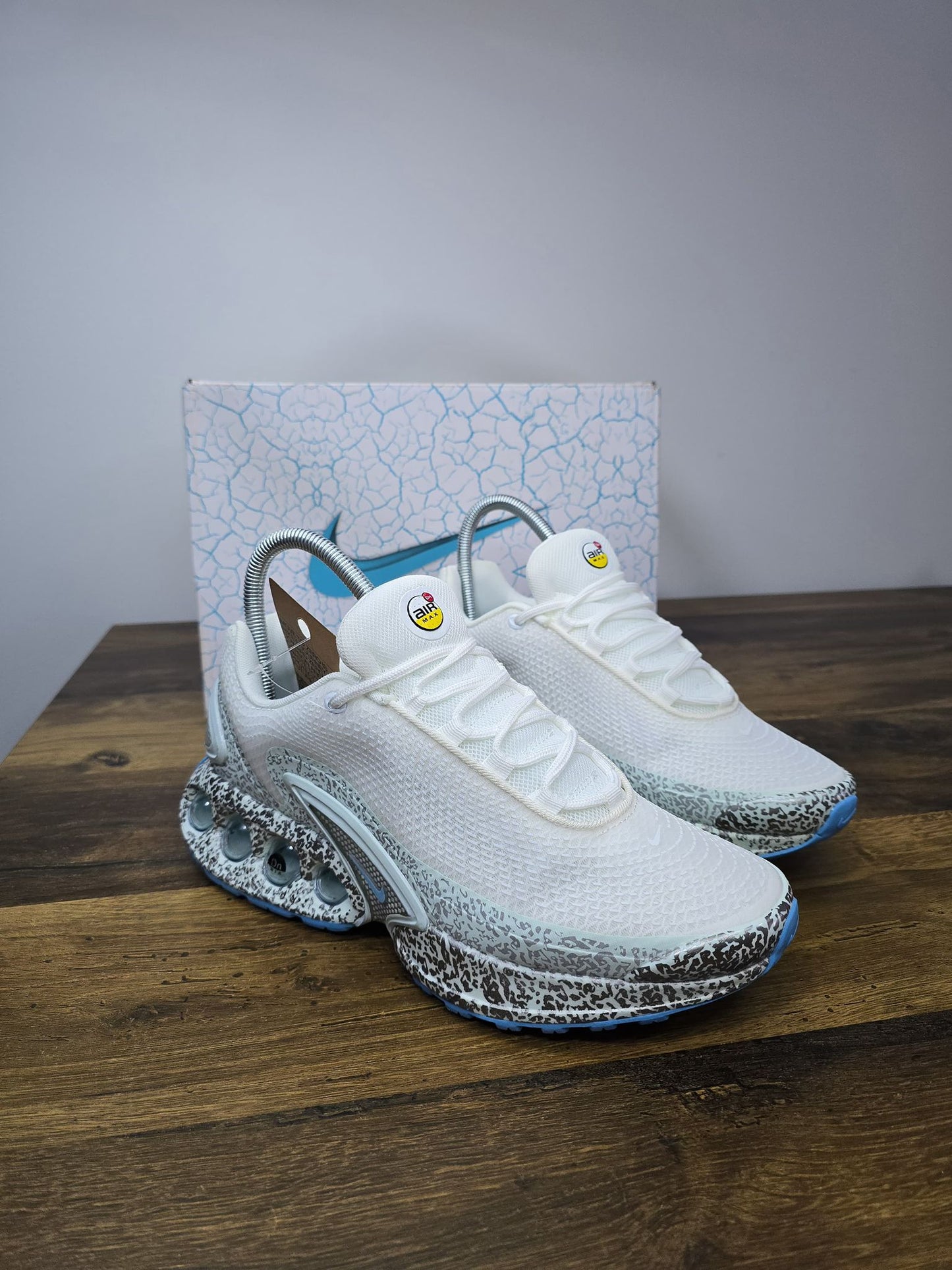 NIKE PATIKE Air Max DN White Safari