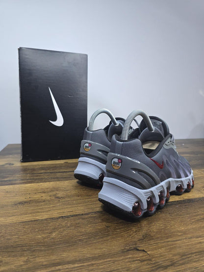 NIKE PATIKE Air Max DN8 Grey Red Black