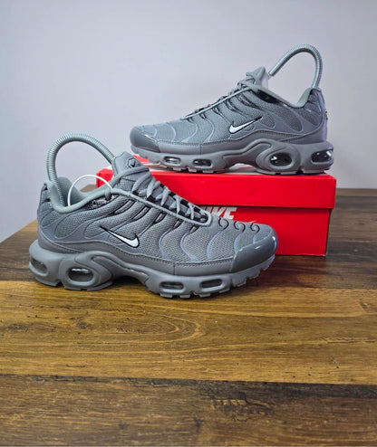 NIKE PATIKE TN Grey