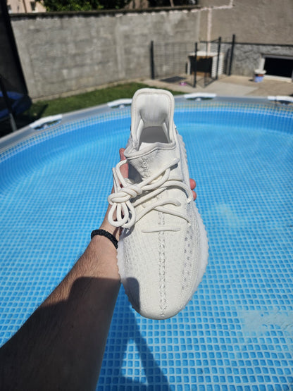 ADIDAS PATIKE Yeezy BONE