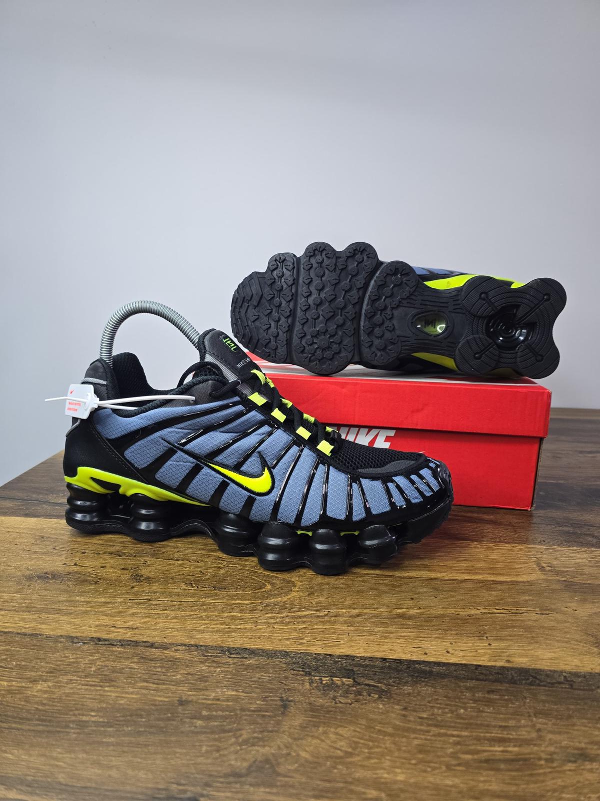 NIKE PATIKE Shox TL University Ultra