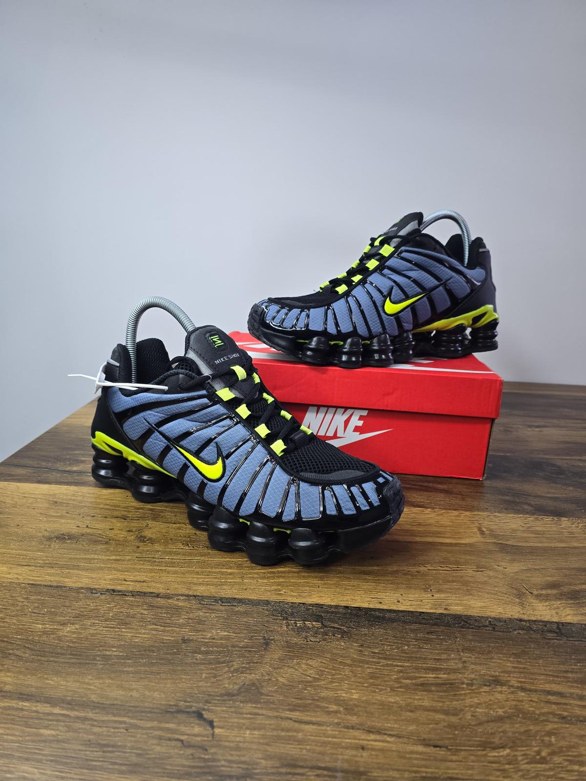 NIKE PATIKE Shox TL University Ultra